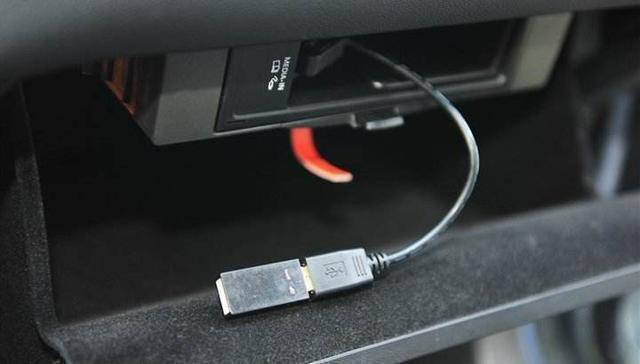 车上不起眼的USB、AUX插口原来这么好用，你知道吗？