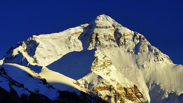 珠穆朗玛峰高达8844米，但这并非它的巅峰，因为它曾超过12000米