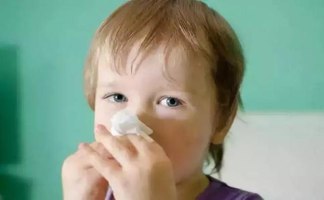 孩子经常流鼻血，是因为干燥还是患上白血病？医生终于说出大实话